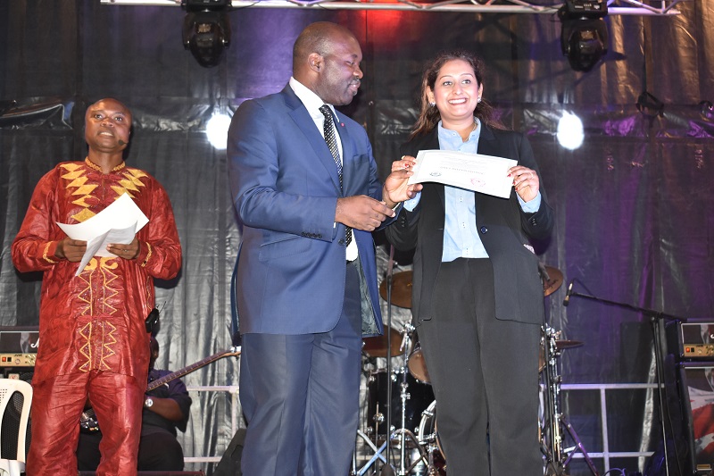 Pour récompenser son engagement auprès du gouvernement camerounais dans la promotion de l’entrepreneuriat chez les jeunes, l’entreprise a reçu du Minjec un certificat de citoyenneté.