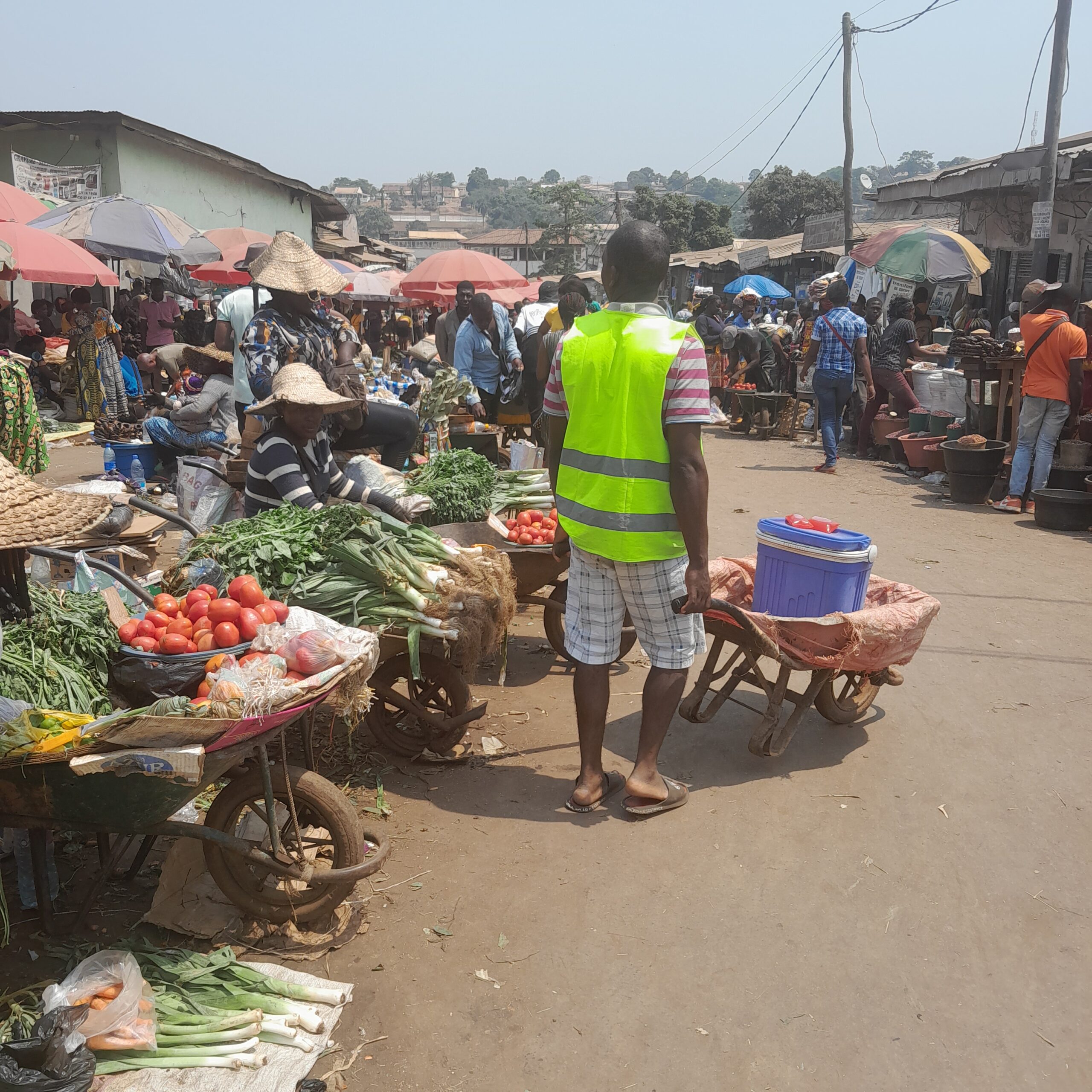 Akol-Nnomo : Place marchande extraordinaire en plein Yaoundé