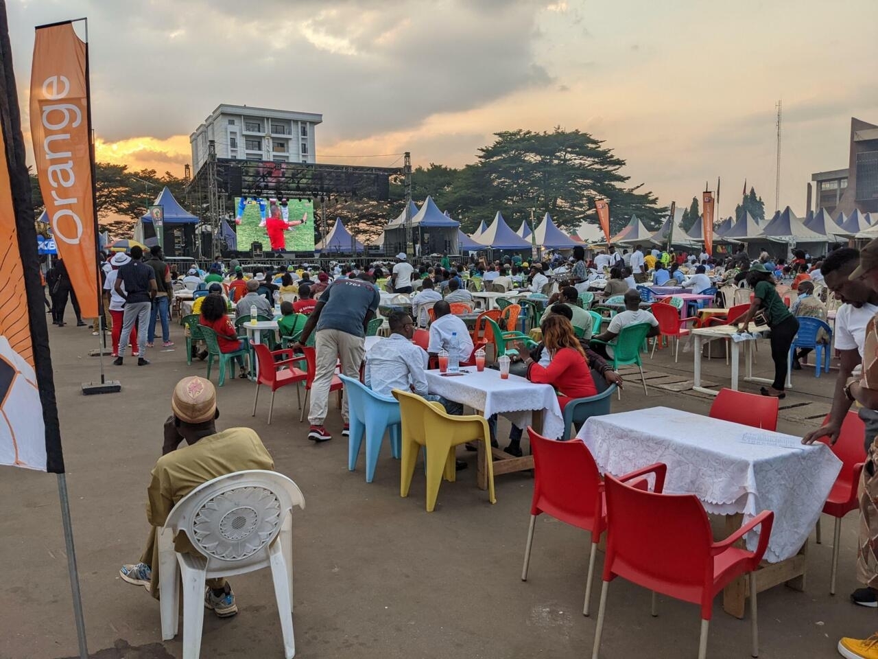 CAN ivoirienne à Yaoundé : le Marché central en mode fanzone