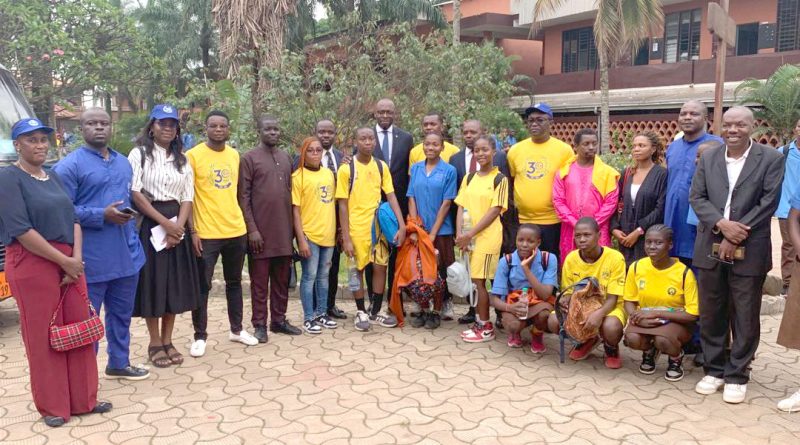 Idéal communautaire : les collégiens de Yaoundé font la leçon