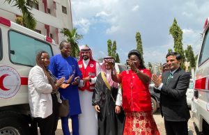 Diplomatie humanitaire : le Croissant rouge saoudien offre deux ambulances à la Croix rouge Camerounaise