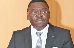 Ferdinand Ngoh Ngoh : dans une bande destinée à la campagne de Paul Biya