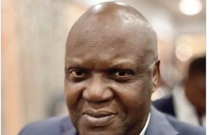 Le droit, la citoyenneté et la croissance au front des yeux