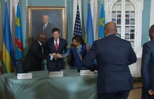 Un accord de paix « historique » entre la RDC et le Rwanda scellé à Washington, sur fond de fragilité de la situation sur le terrain