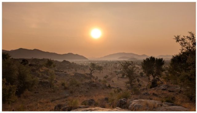 Levée du soleil sur les Monts Mandara